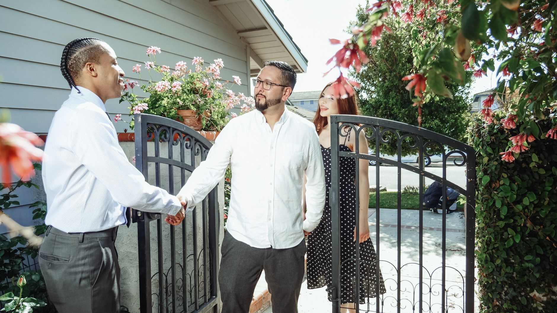 How a Mortgage Broker Can Help You Tackle Home Loan Complexity and Save Interest