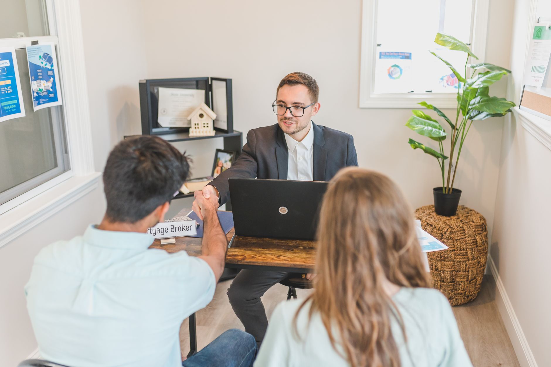 How Local Home Loan Brokers Make Buying and Refinancing Easier in Melbourne's South-East